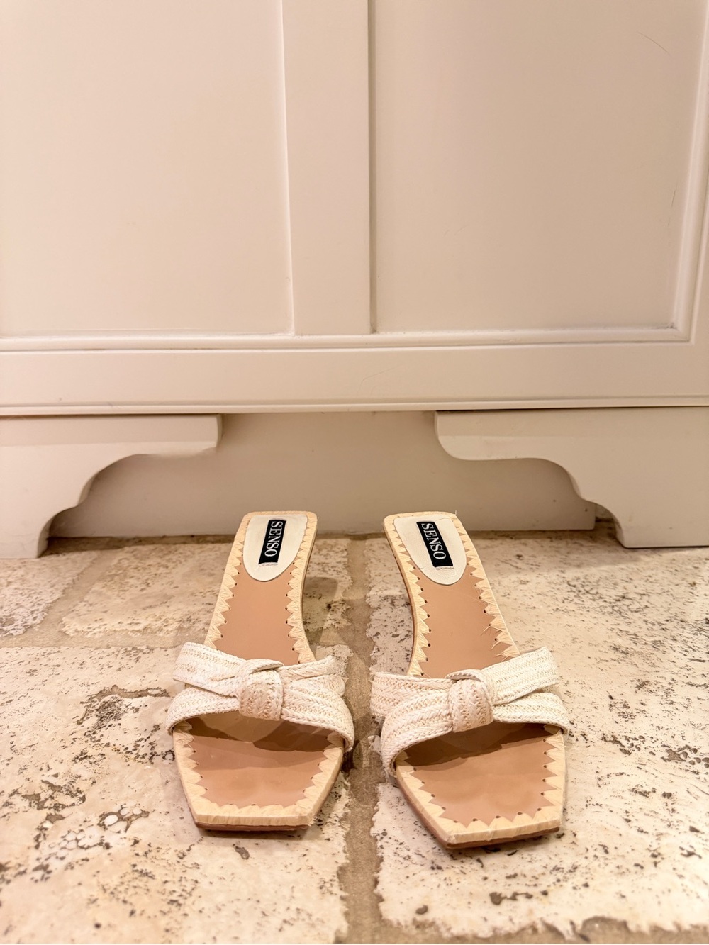 SENSO Ivory Knotted Slide Mules